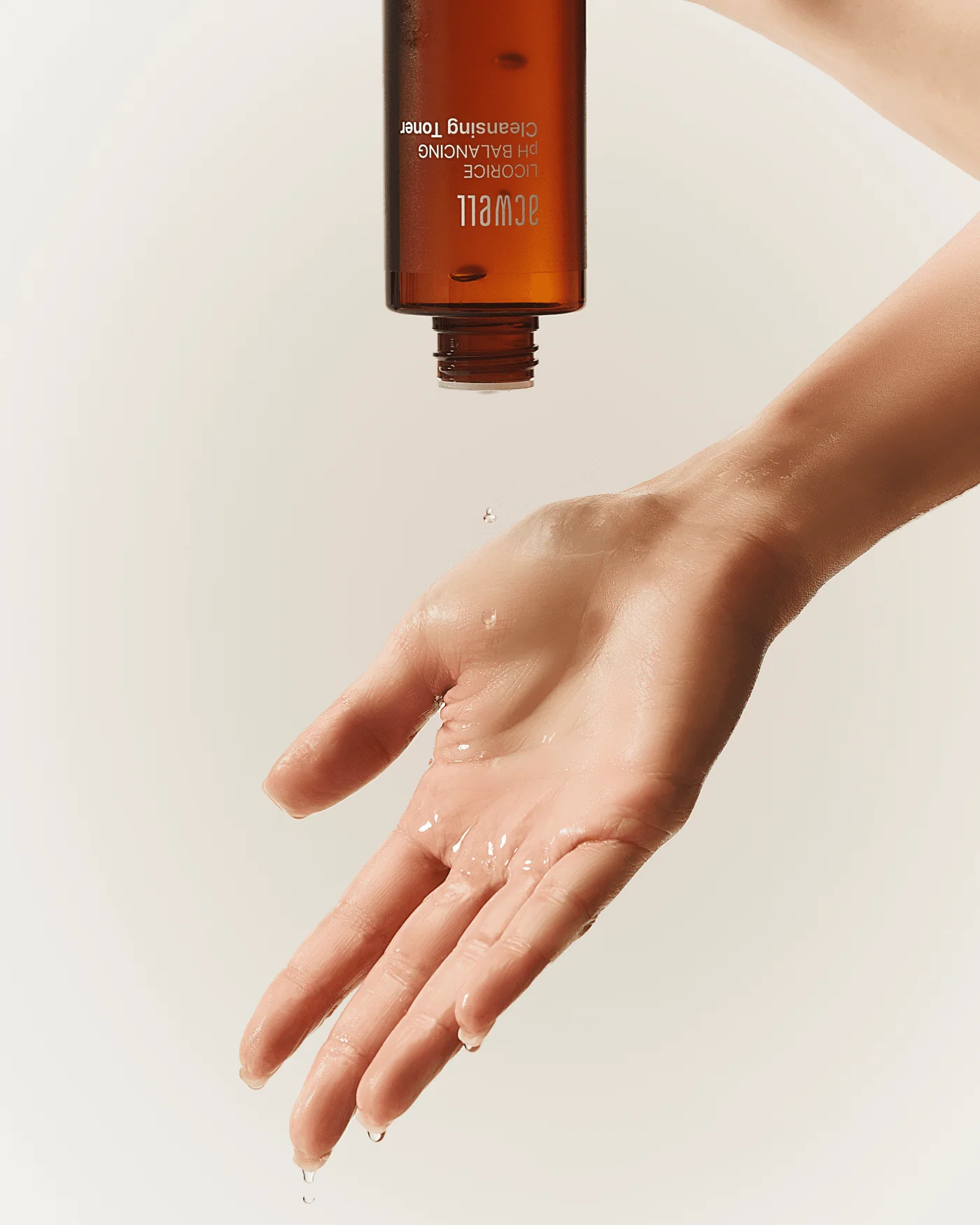 Licorice pH Balancing Cleansing Toner - Image 3