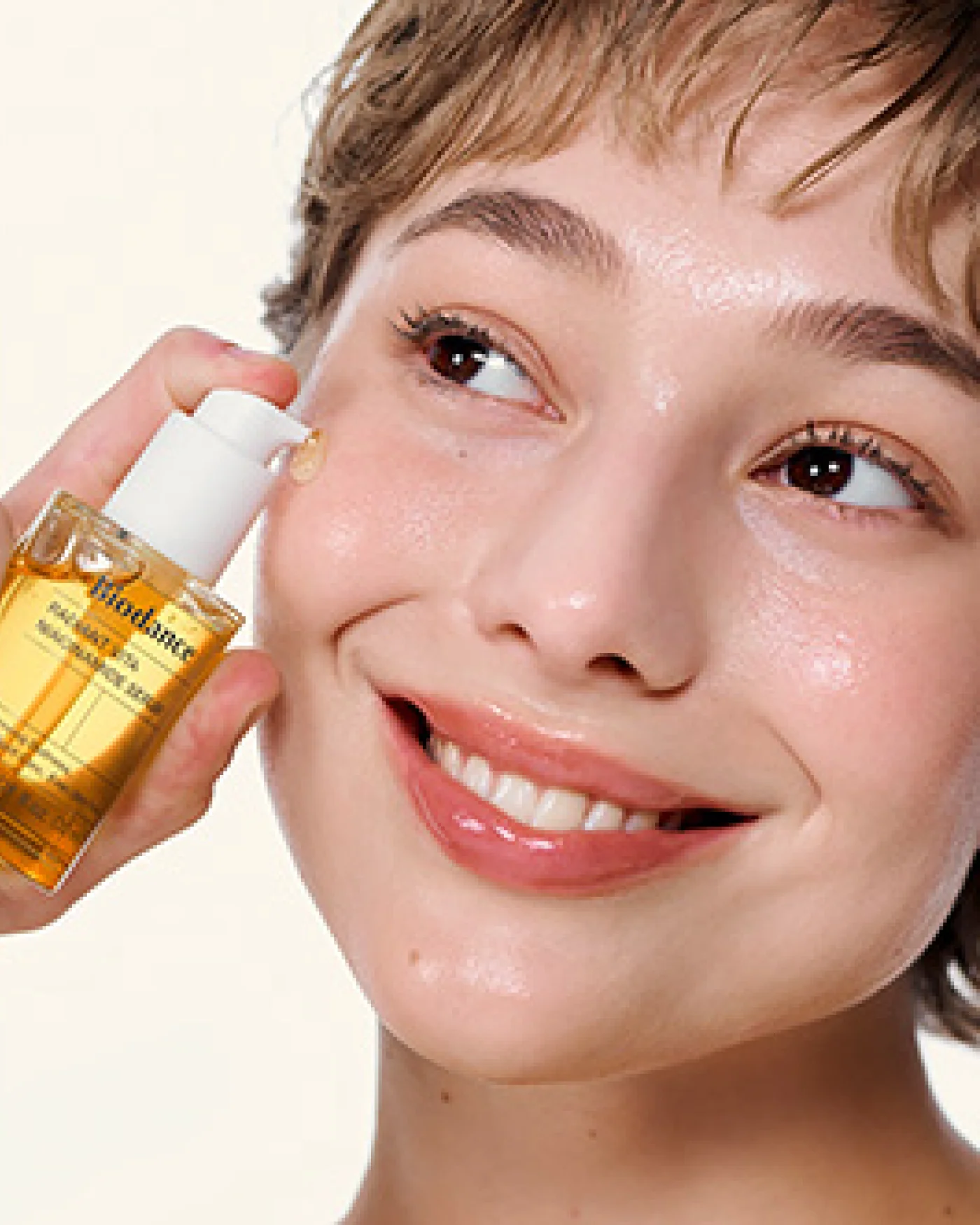 Radiant Vita Niacinamide Serum - Image 3