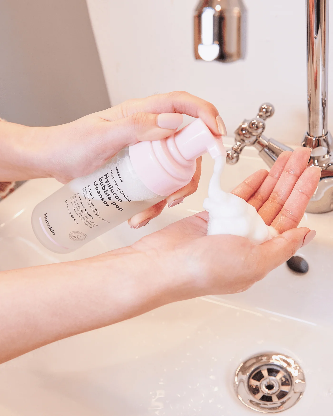 Hyaluron Bubble Pop Cleanser - Image 4