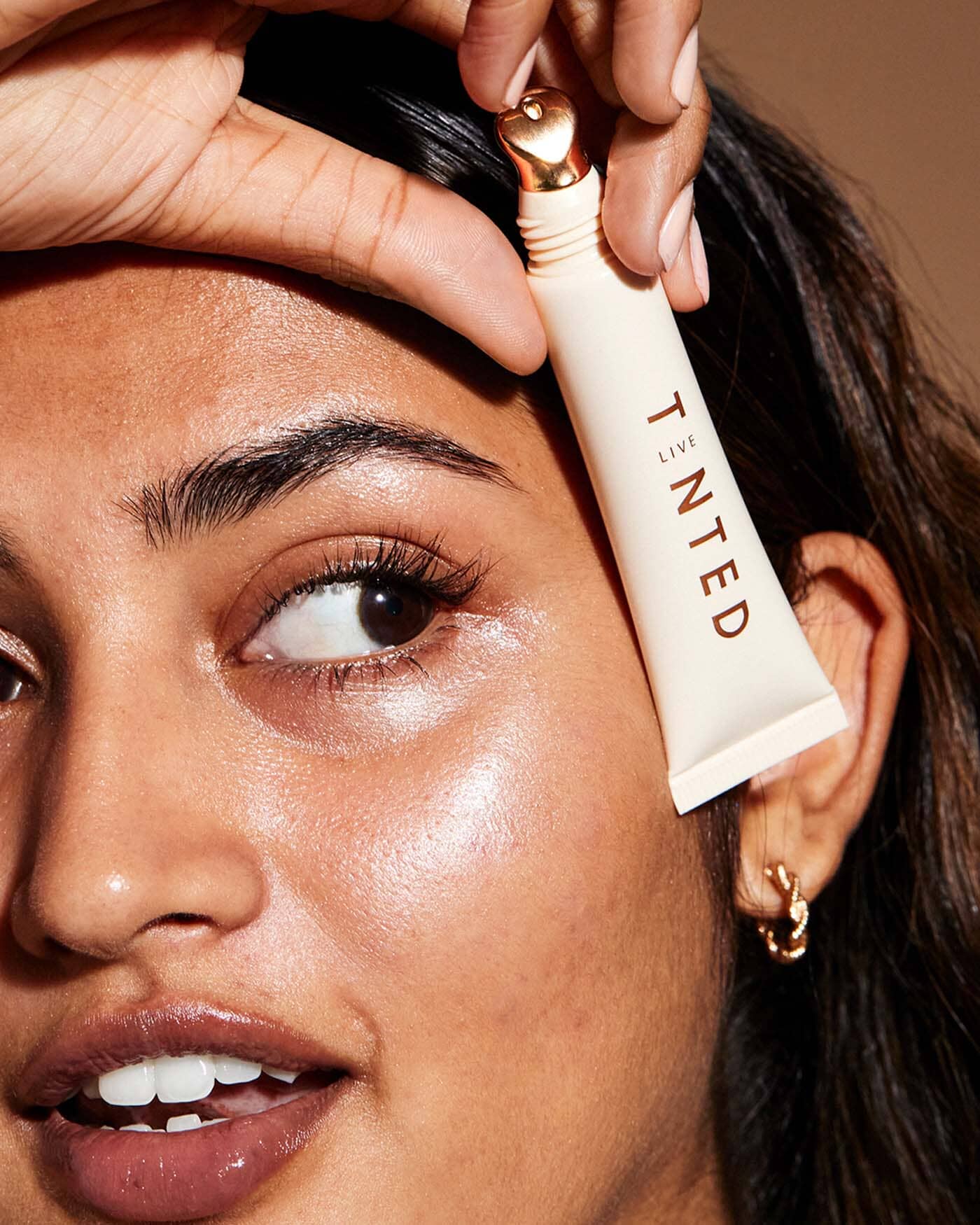 Superhue Brightening Eye Cream - Image 4