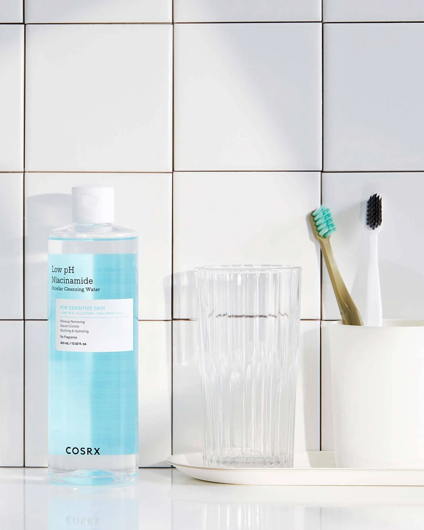 Low pH Niacinamide Micellar Cleansing Water - Image 12