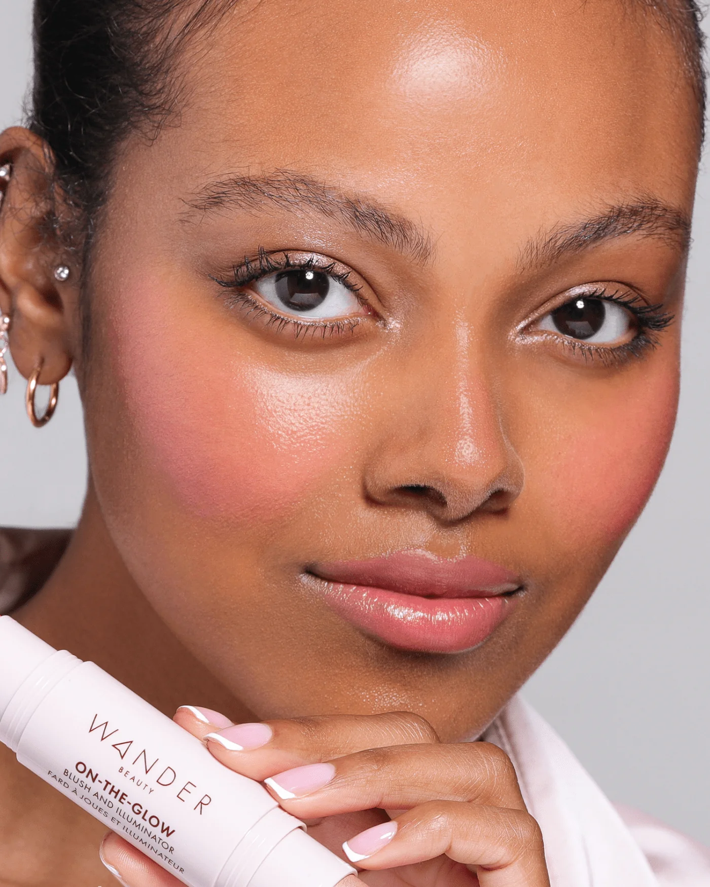 On-the-Glow Blush and Illuminator - Image 7