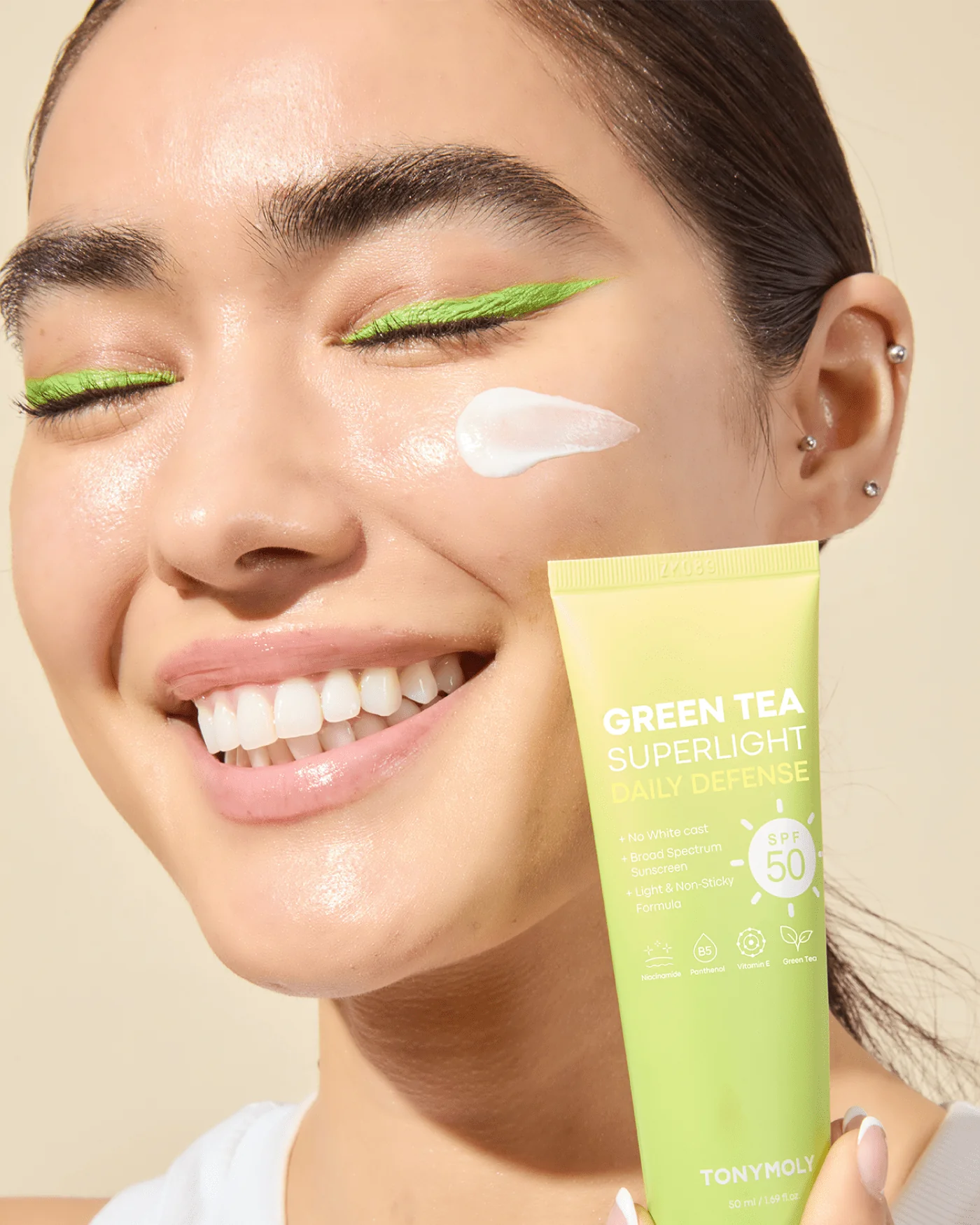 Green Tea Superlight Daily Defense Sunscreen SPF 50 - Image 3